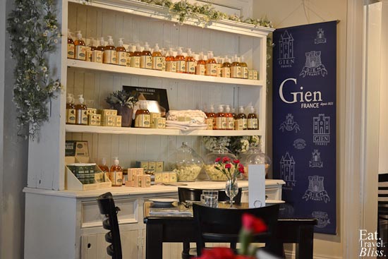 Sous le Soleil - inside