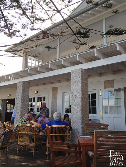 Patonga - hotel courtyard 2