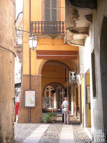 Orta - entry to piazza